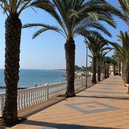 Apartment - Modern And Comfortable 2 Bedroom Close To The *